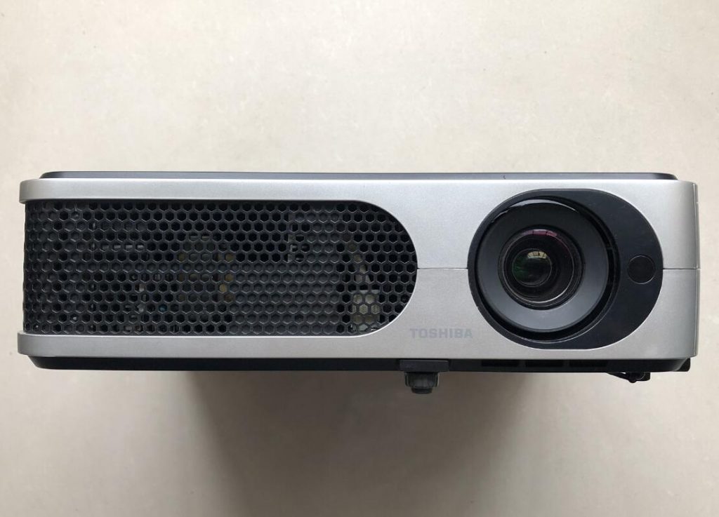 东芝 TXP-X3000投影仪