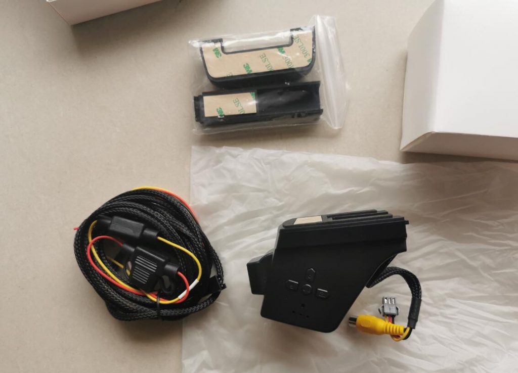 原车风格隐藏式1080p行车记录 wifi实时回放