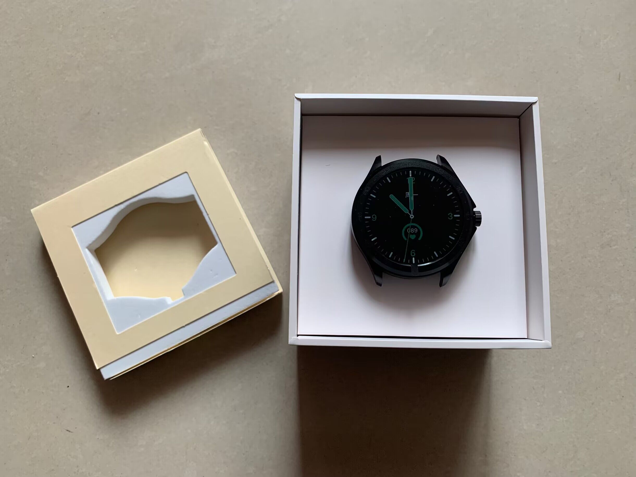 全新未拆封的智能手表【售罄】