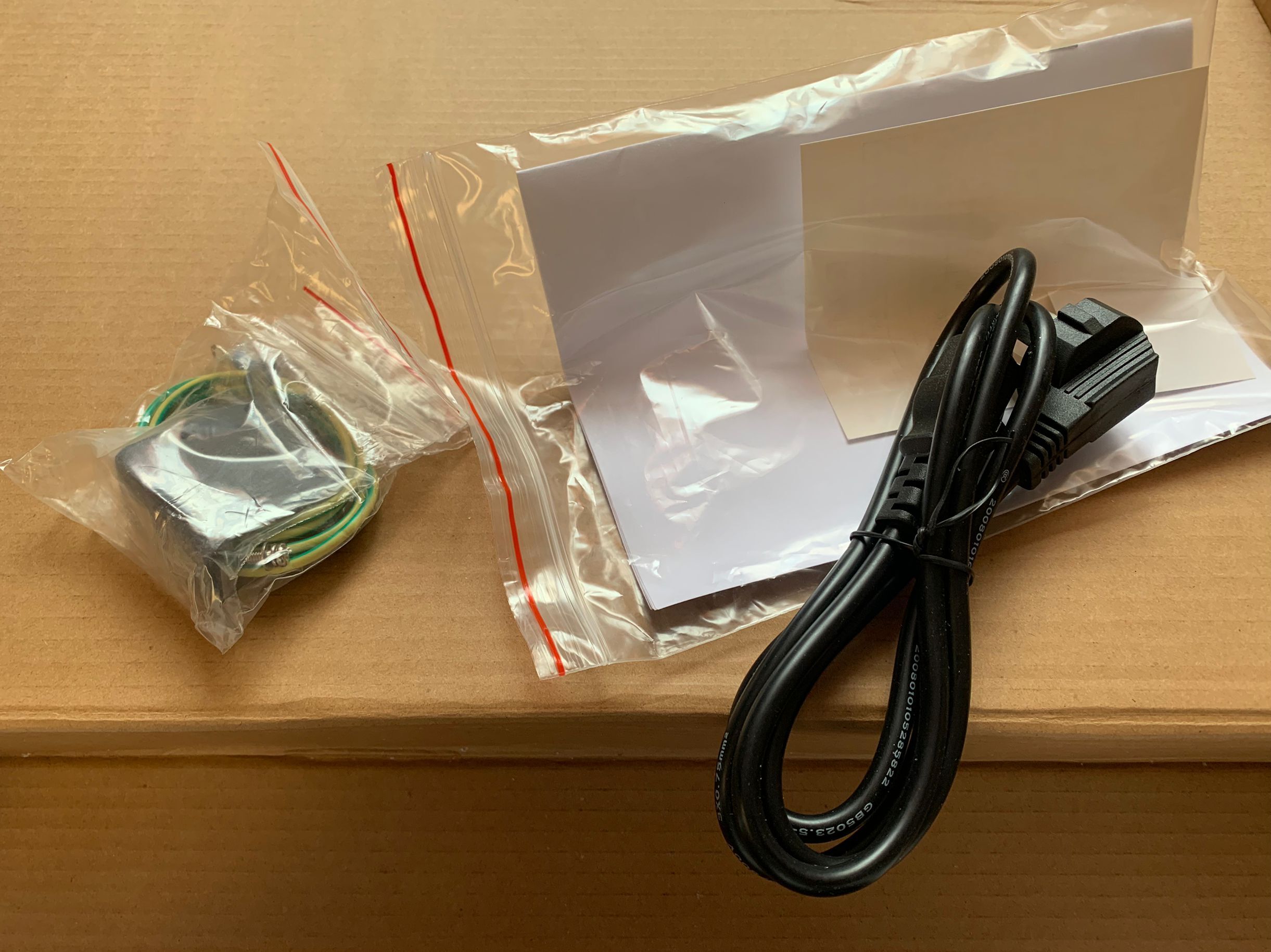 清理货架 几台全新POE交换机 48v POE设备