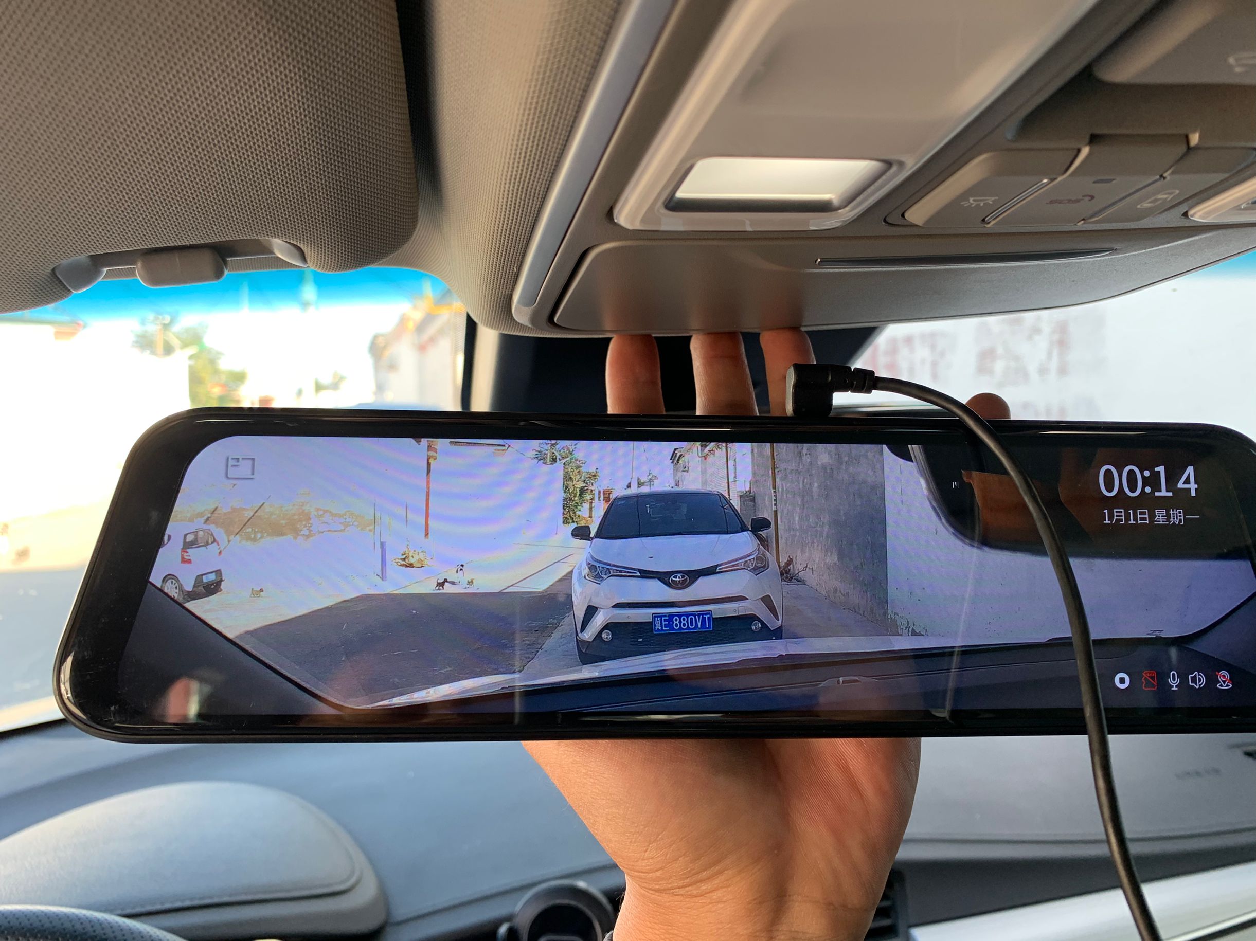 一些品牌流媒体后视镜行车记录