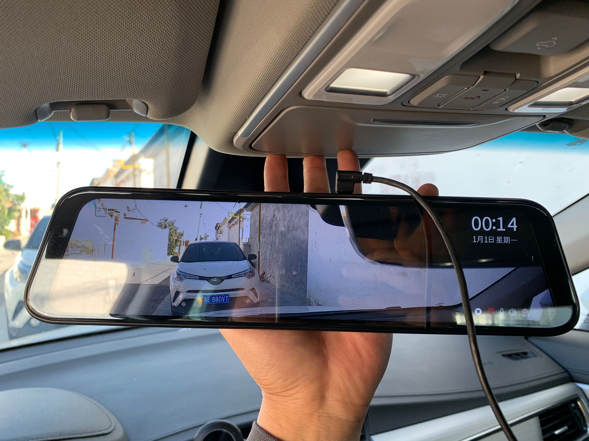 一些品牌流媒体后视镜行车记录