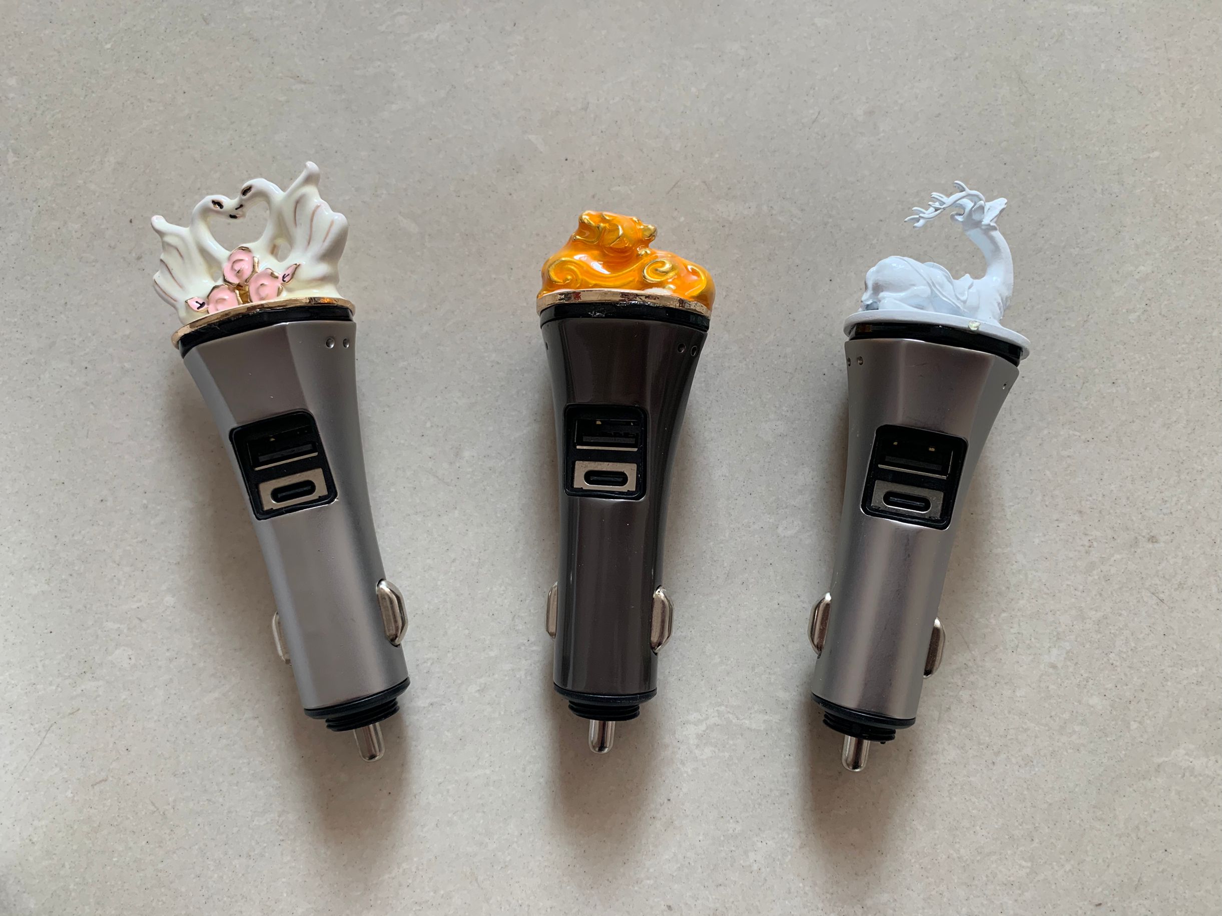 多功能车载香薰快速充电器