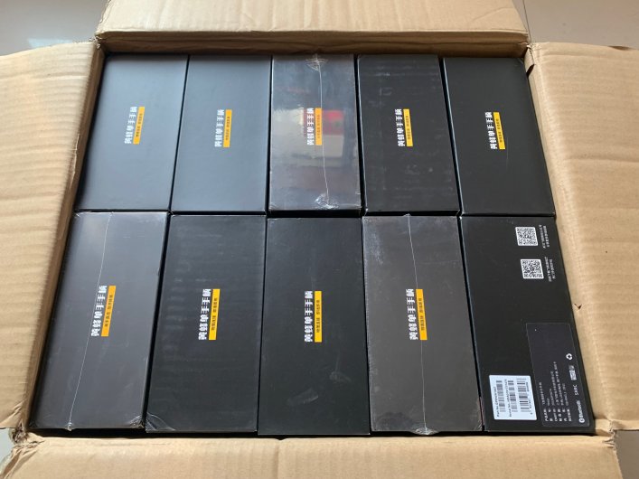 一批品牌游戏手柄